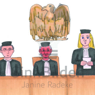 Richter sitzen beisammen in ihren Roben, eine Richterin steht und verkündet das Urteil. Im Hintergrund hängt eine Adlerfigur