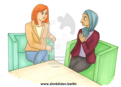 Zwei Frauen sitzen in niedrigen Sesseln einander gegenüber. Ein Frau im Kopf erzält etwas, eine Frau mit rotem Haar hört zu und berät
